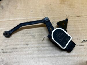 CZUJNIK POZIOMOWANIA ŚWIATEŁ PRZÓD MERCEDES GL GLS X166