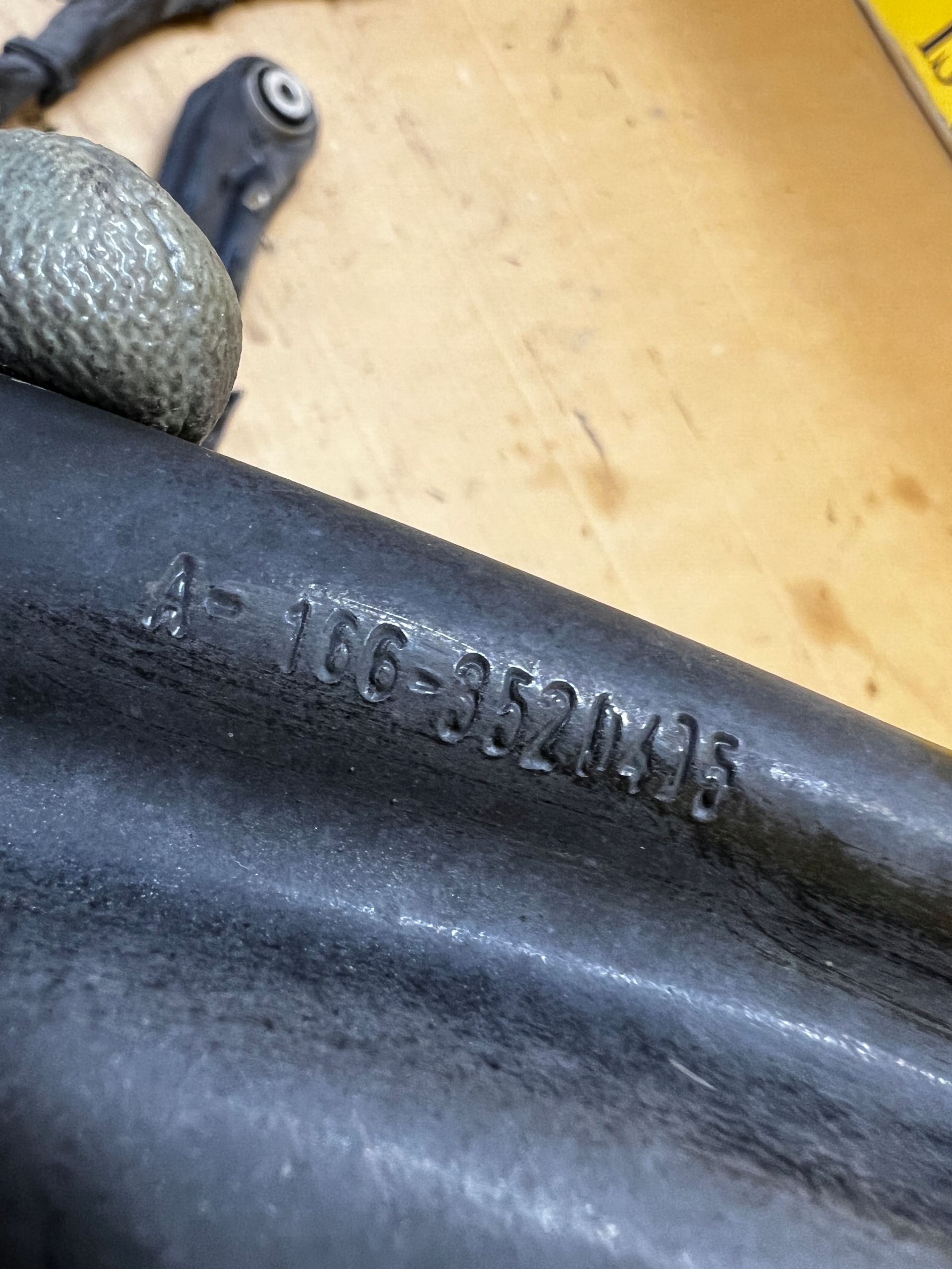 WAHACZ TYŁ TYLNY PRAWY MERCEDES GL X166