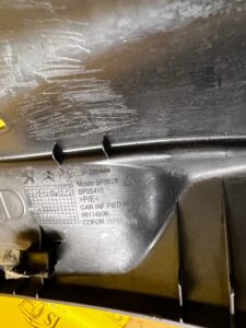 PLASTIK OSŁONA LISTWA PROGU SŁUPKA A PRZÓD PRAWA CITROEN DS7 CROSSBACK X74