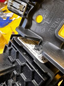 OSŁONA ZAŚLEPKA POD KIEROWNICĘ KONSOLI DESKI LEWA RENAULT CLIO IV EU