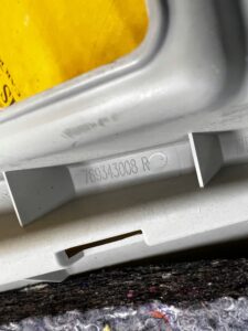 POSZYCIE OSŁONA OBUDOWA SŁUPKA C TYŁ PRAWY PRAWA RENAULT CLIO IV