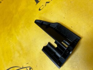 OSŁONA PROWADNICY FOTELA PRAWY PRZÓD AUDI A8 D5