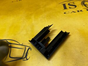 OSŁONA PROWADNICY FOTELA PRAWY PRZÓD AUDI A8 D5