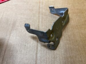 BLACHA UCHWYT WSPORNIK MOCOWANIE KONSOLI TUNELU ŚRODKOWEGO RENAULT CLIO IV