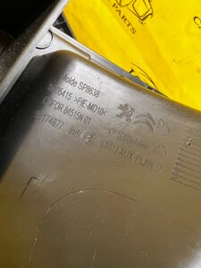 BOCZEK TAPICERKA OSŁONA BAGAŻNIKA PRAWY PRAWA CITROEN DS7 CROSSBACK X74