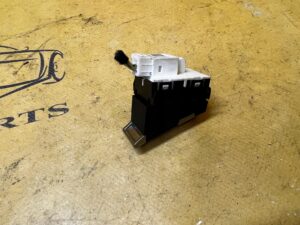 LAMPKA OŚWIETLENIE PODSUFITKI PRZÓD CITROEN DS7 CROSSBACK X74