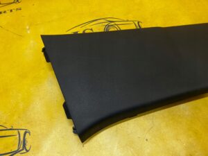 POSZYCIE OSŁONA OBUDOWA SŁUPKA ŚRODKOWEGO B PRAWA RENAULT CLIO IV HB