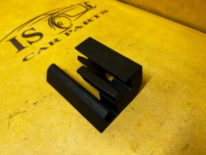 OSŁONA PROWADNICY FOTELA LEWY PRZÓD AUDI A8 D5