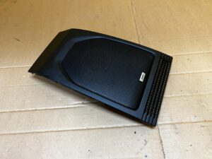 KRATKA OSŁONA MASKOWNICA GŁOŚNIKA BOSE DESKI KONSOLI RENAULT KOLEOS II