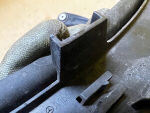 WAHACZ TYŁ TYLNY LEWY MERCEDES GL X166