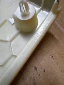 POSZYCIE OSŁONA OBUDOWA SŁUPKA TYŁ C PRAWY MERCEDES GL X166 GRAY