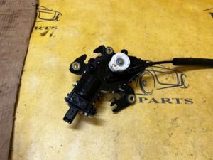 ZAMEK DOCIĄG KLAPY TYŁ BAGAŻNIKA CITROEN DS7 CROSSBACK X74