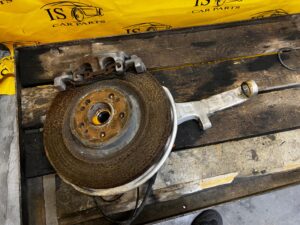 ZWROTNICA TARCZA ZACISK PRZÓD PRAWY MERCEDES GL X166 3.0 CDI