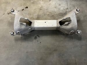 BELKA OŚ SANKI WÓZEK KOŁYSKA ZAWIESZENIE TYŁ CITROEN DS7 CROSSBACK X74