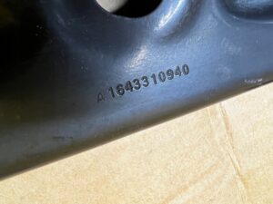 MOCOWANIE WSPORNIK SANEK PASA PRZEDNIEGO PRZÓD LEWY MERCEDES GL X166