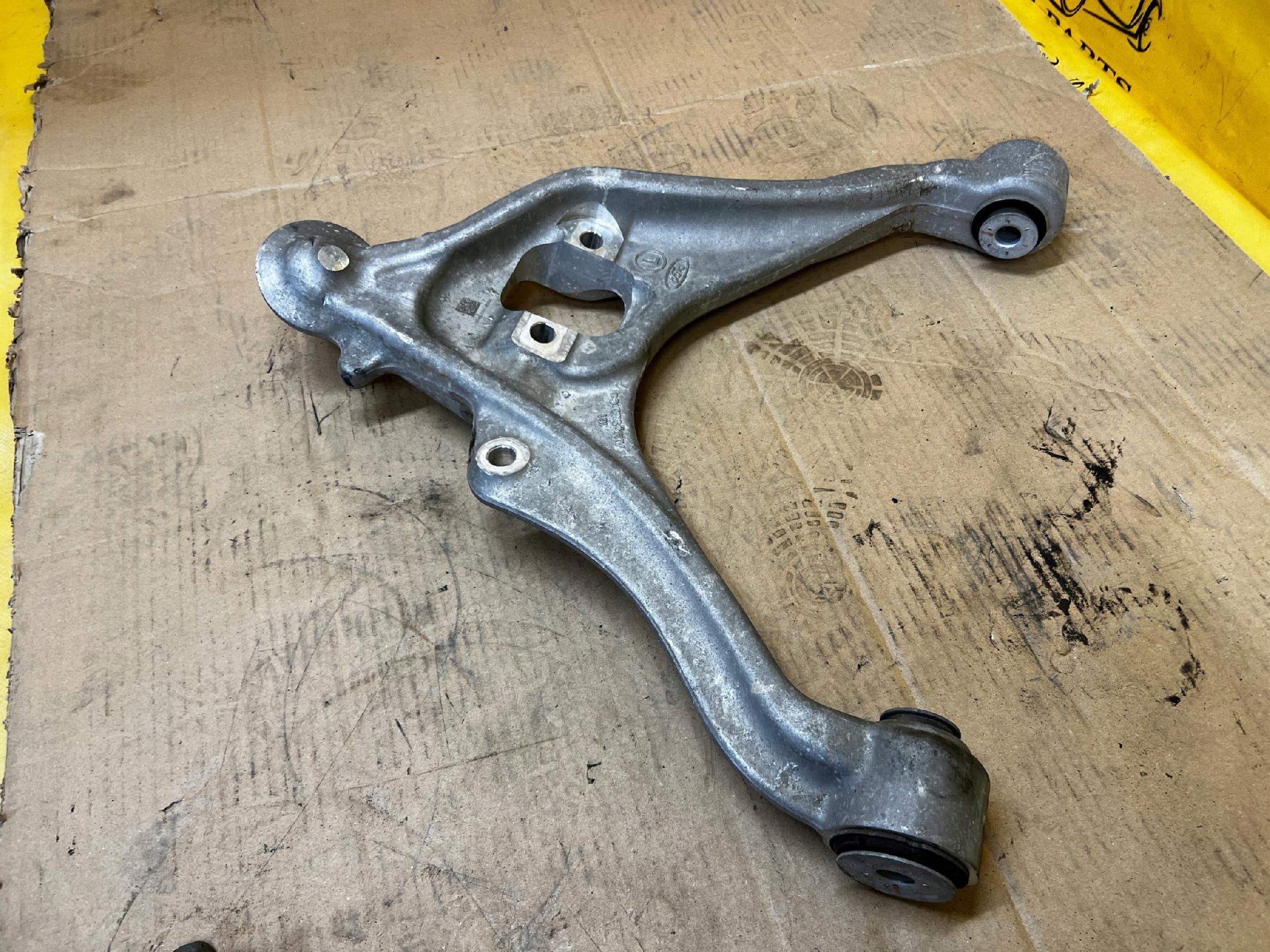 NOWY WAHACZ DOLNY PRZÓD LEWY FORD BRONCO 21-