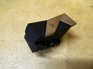 KOMPLET PANEL PRZEŁĄCZNIK SZYBY FOTELA TYŁ LEWY CITROEN DS7 CROSSBACK X74