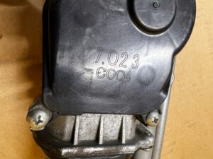 MECHANIZM WYCIERACZEK PRZÓD RENAULT KOLEOS II