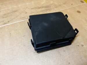 OSŁONA POKRYWA OBUDOWA SKRZYNKA BEZPIECZNIKÓW RENAULT KOLEOS II