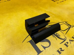 OSŁONA PROWADNICY FOTELA PRAWY PRZÓD AUDI A8 D5