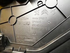 OSŁONA TAPICERKA BOCZEK KLAPY TYŁ BAGAŻNIKA CITROEN DS7 CROSSBACK X74