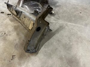 ĆWIARTKA PODŁUŻNICA FARTUCH KIELICH PRZÓD LEWY CITROEN DS7 CROSSBACK X74