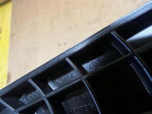 MOCOWANIE ZBIORNIKA ZBIORNICZKA WYRÓWNAWCZEGO PŁYNU AUDI A8 D5