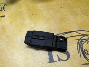 PANEL PRZYCISK PRZEŁĄCZNIK RADIA PRZY KIEROWNICY RENAULT CLIO IV