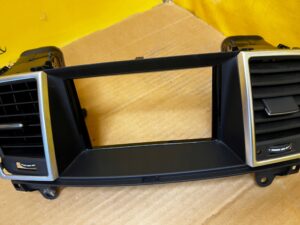 KRATKA KRATKI NAWIEWU ŚRODKOWA DESKI KONSOLI MERCEDES GL X166