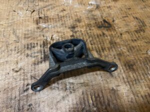 UCHWYT WIESZAK WYDECHU TŁUMIKA CITROEN DS7 CROSSBACK X74 2.0 BLUE HDI