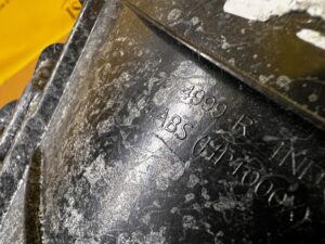 OSŁONA OBUDOWA TUNELU ŚRODKOWEGO DESKI LEWA SKÓRA RENAULT KOLEOS II