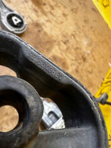 UCHWYT WIESZAK WYDECHU TŁUMIKA CITROEN DS7 CROSSBACK X74 2.0 BLUE HDI