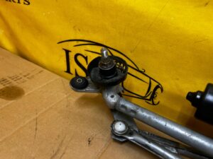 MECHANIZM WYCIERACZEK PRZÓD RENAULT KOLEOS II