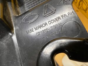 TRÓJKĄT OSŁONA ZAŚLEPKA LUSTERKA PRZÓD PRAWY PRAWA RENAULT KOLEOS II