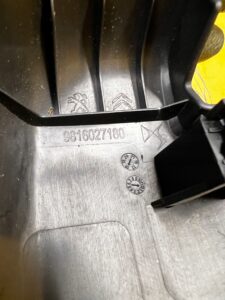 OSŁONA ZAŚLEPKA SZYNY PROWADNICY FOTELA TYŁ CITROEN DS7 CROSSBACK X74