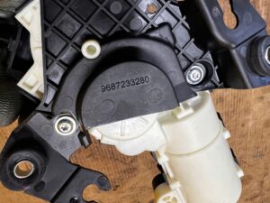 ZAMEK DOCIĄG KLAPY TYŁ BAGAŻNIKA CITROEN DS7 CROSSBACK X74