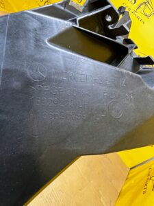 OKULAR WSPORNIK ZDERZAKA REFLEKTORA PASA PRZÓD LEWY MERCEDES GL X166