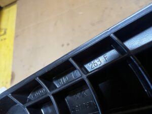 MOCOWANIE ZBIORNIKA ZBIORNICZKA WYRÓWNAWCZEGO PŁYNU AUDI A8 D5