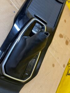 TUNEL ŚRODKOWY DEKOR OSŁONA MIESZEK ROLETA AUTOMAT RENAULT KOLEOS II