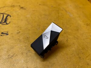 LAMPKA OŚWIETLENIE PODSUFITKI PRZÓD CITROEN DS7 CROSSBACK X74