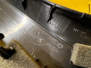 POSZYCIE OSŁONA OBUDOWA SŁUPKA PRZÓD A LEWY CITROEN DS7 CROSSBACK X74