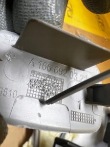 ZAŚLEPKA OSŁONA AIRBAG SŁUPKA A PRZÓD MERCEDES GL X166 GRAY