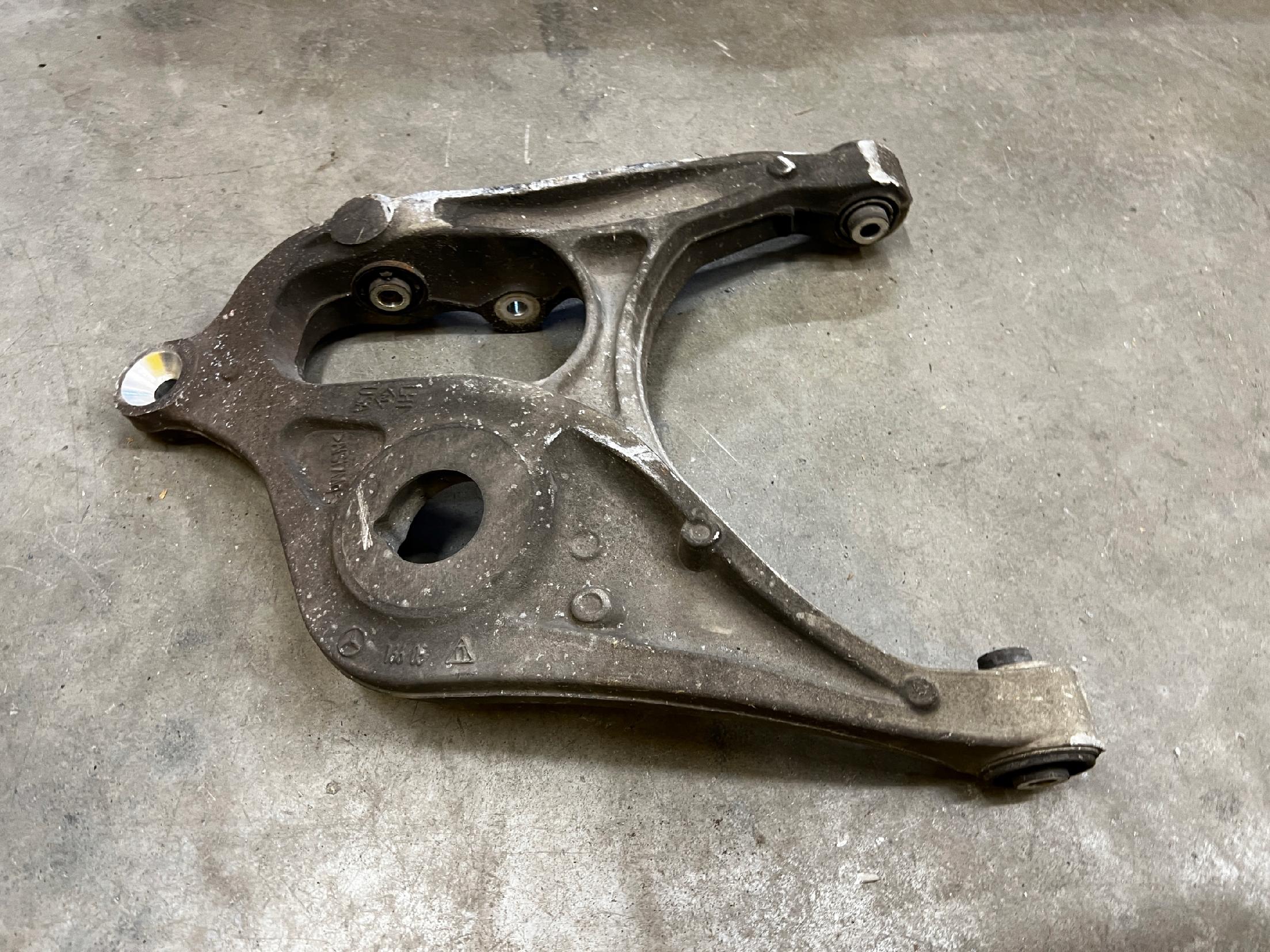 WAHACZ TYŁ TYLNY LEWY MERCEDES GL X166