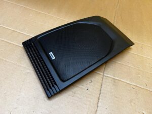 KRATKA OSŁONA MASKOWNICA GŁOŚNIKA BOSE DESKI KONSOLI RENAULT KOLEOS II