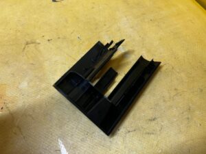 OSŁONA PROWADNICY FOTELA LEWY PRZÓD AUDI A8 D5