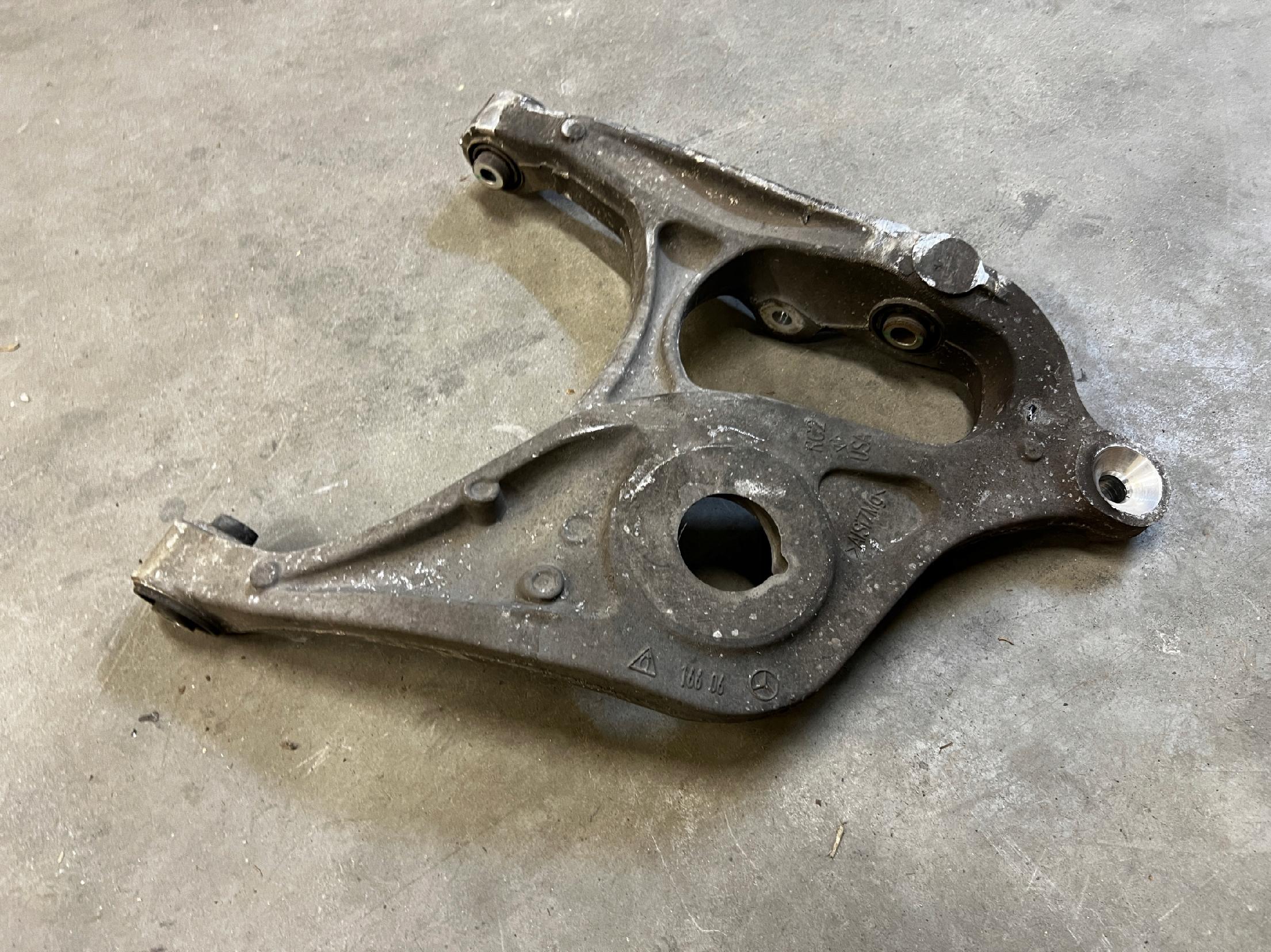 WAHACZ TYŁ TYLNY PRAWY MERCEDES GL X166