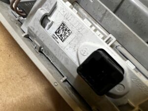 LAMPKA OŚWIETLENIE PODSUFITKI PRZÓD SZYBERACH RENAULT KOLEOS II