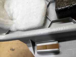 POSZYCIE OSŁONA OBUDOWA SŁUPKA D TYŁ LEWY MERCEDES GL X166 GRAY