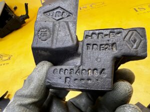 GĄBKA WYGŁUSZENIE OSŁONA PODSZYBIA PRAWA RENAULT CLIO IV