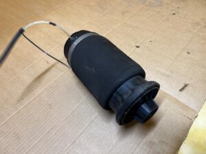 KOMPLET MIECHY TYŁ TYLNY AIRMATIC PRAWY LEWY MERCEDES GL X166